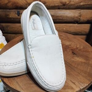 MY PILLOW Ladies Cream Leather Slip-On Loafer - Size 9